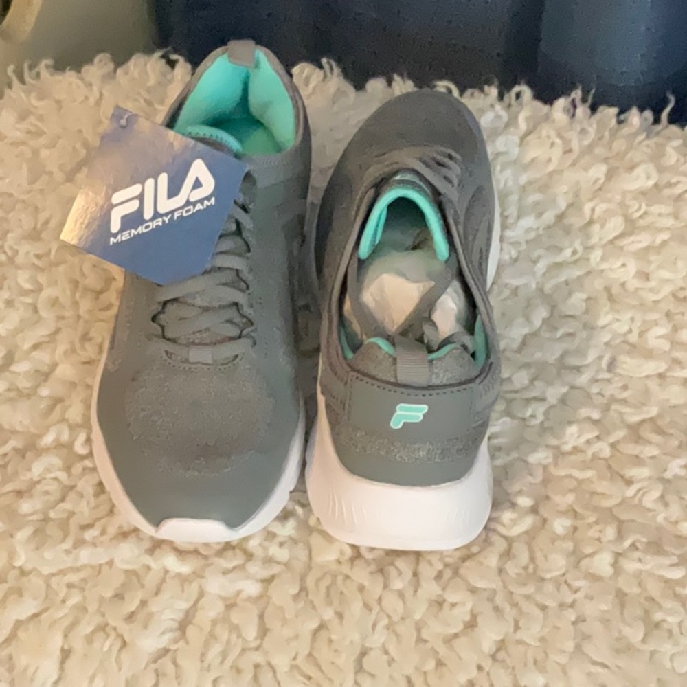 NWT Fila running shoes - Picture 2 of 4